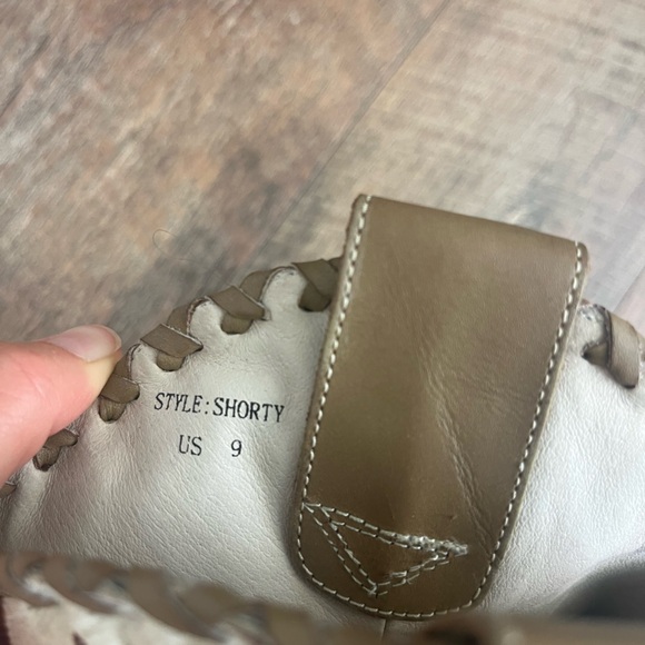 Maya 🐮 Ankle Boots - Picture 7 of 8